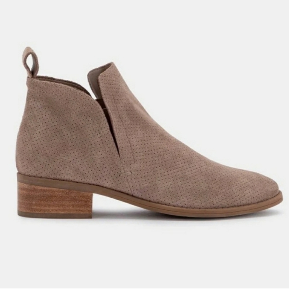 🆕️ Dolce Vita suede pull on ankle boots